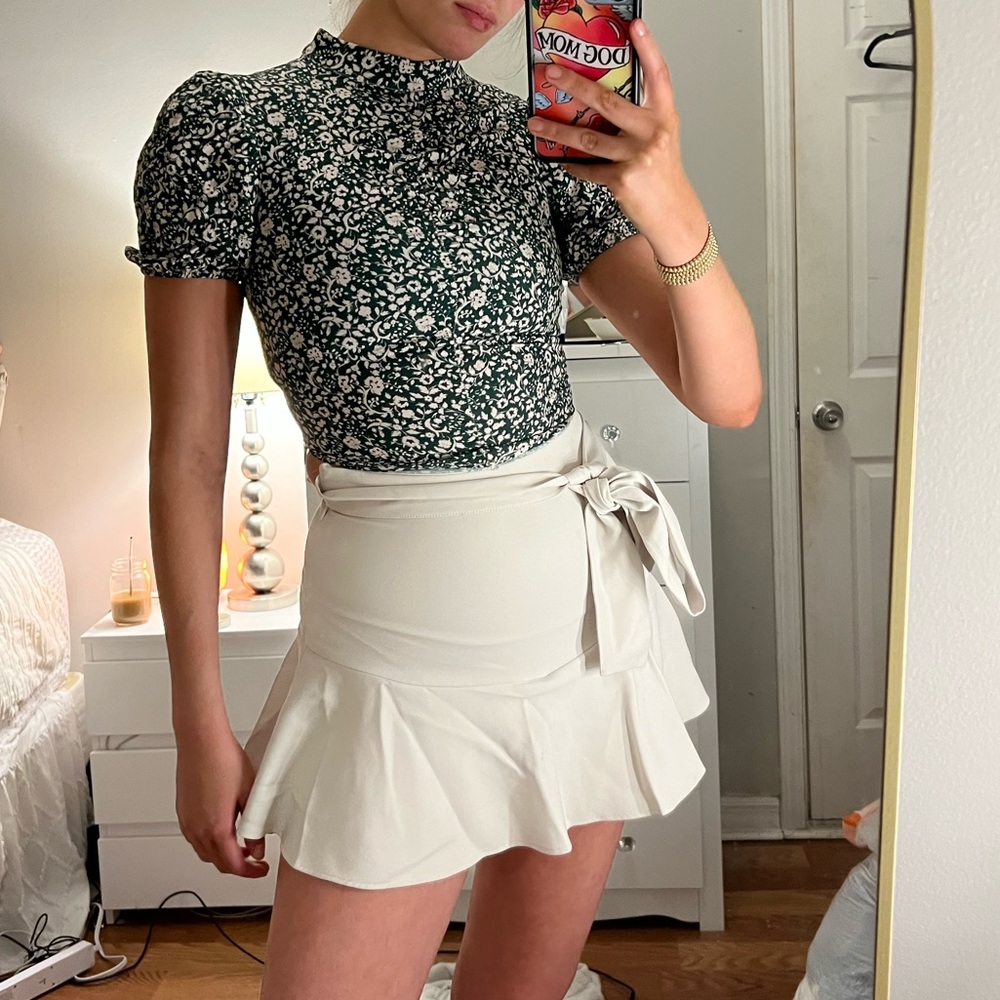 Zara Cream Mini Skirt with Bow Detail